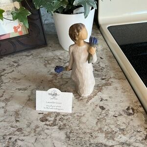 Willow Tree figurine “Lavender Grace”